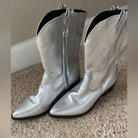 Silver wedding boots or rodeo cowgirl new with tag leather material - Picture 1 of 2